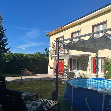 Gite Du St Martin Apartamento Oradour-Fanais Exterior foto